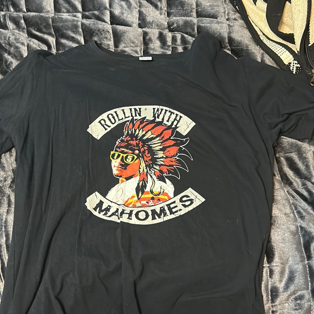 Black mahomes tee